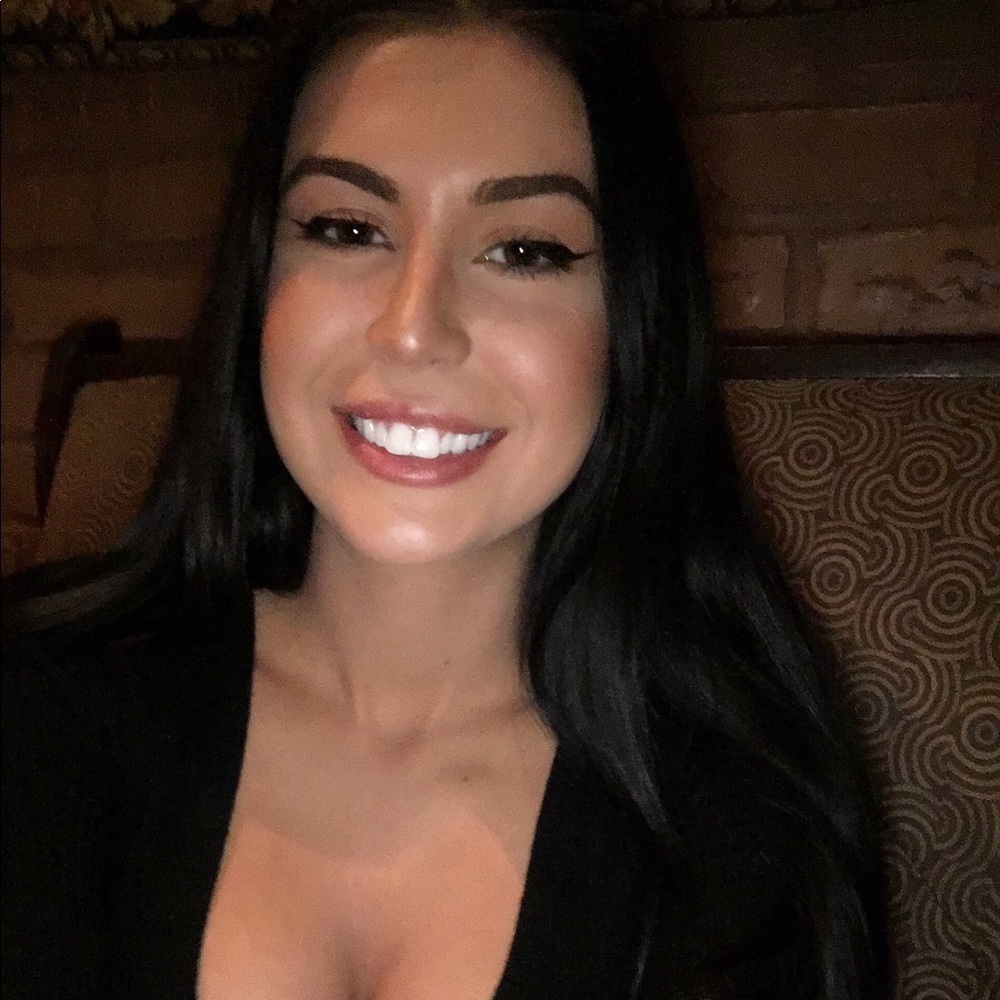 Meet your Posher, Maxine